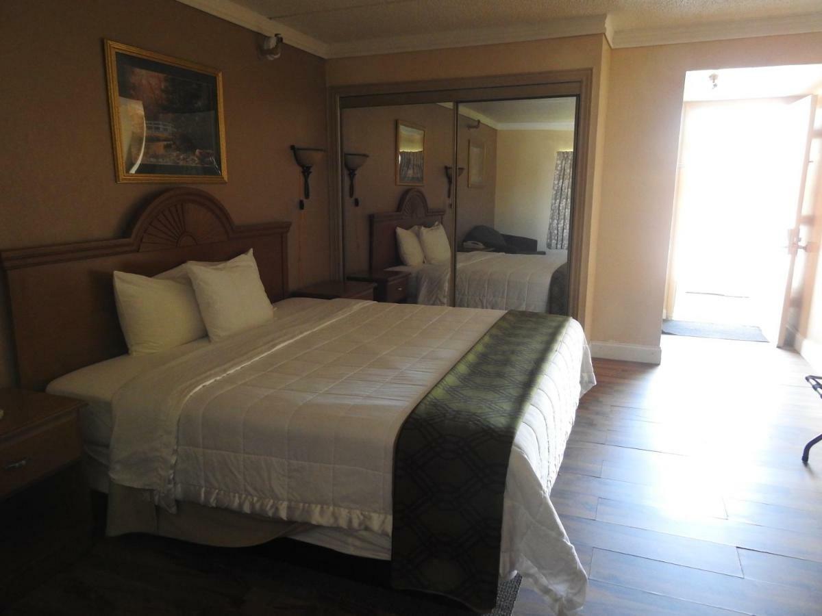 Relax Inn Rome Bagian luar foto