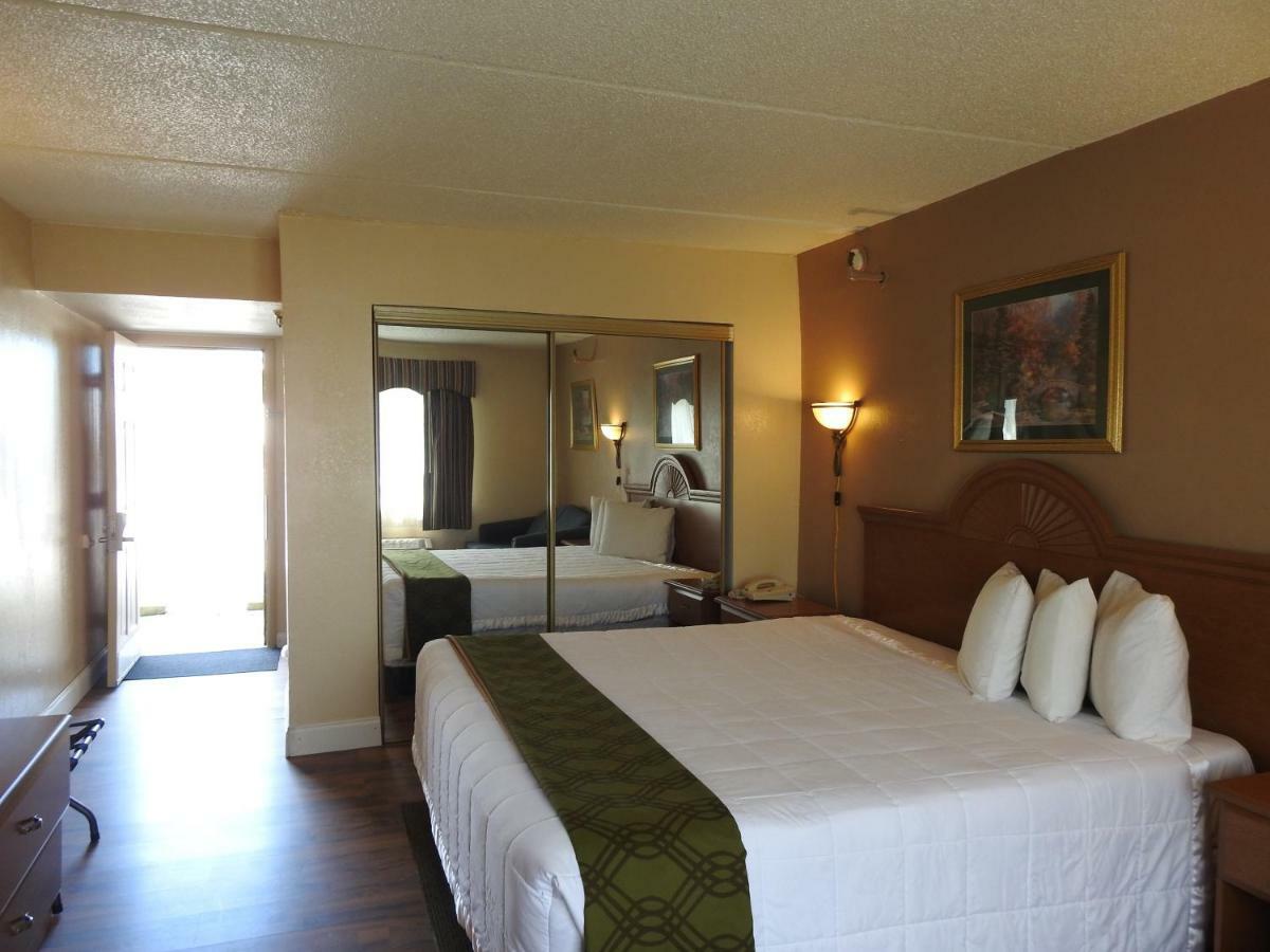 Relax Inn Rome Bagian luar foto